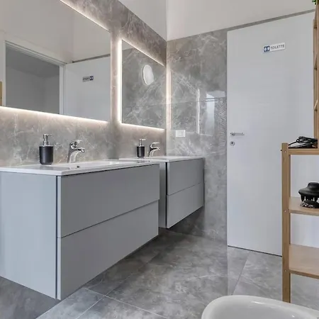 Free Parking Large X11 With 4 Bathrooms דירה