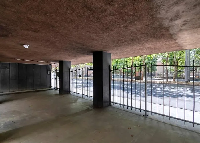 Free Parking Large X11 With 4 Bathrooms *