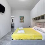 Free Parking Large X11 With 4 Bathrooms *