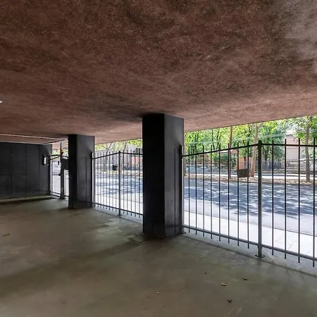 Free Parking Large X11 With 4 Bathrooms *