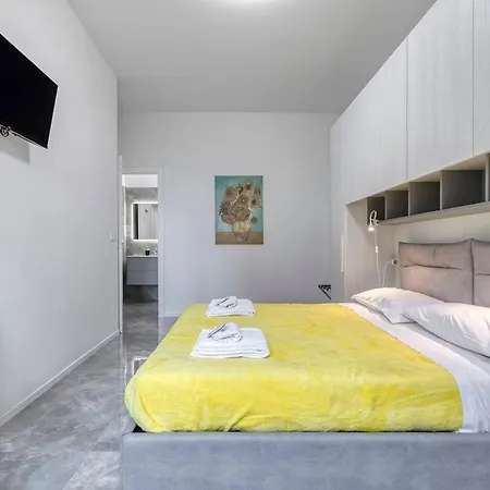 Free Parking Large X11 With 4 Bathrooms *