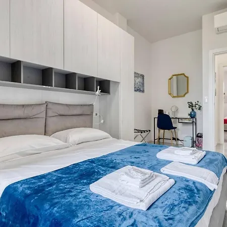 Grand 6 Bedroom 4 Baths & 1 Parking شقة بولونيا