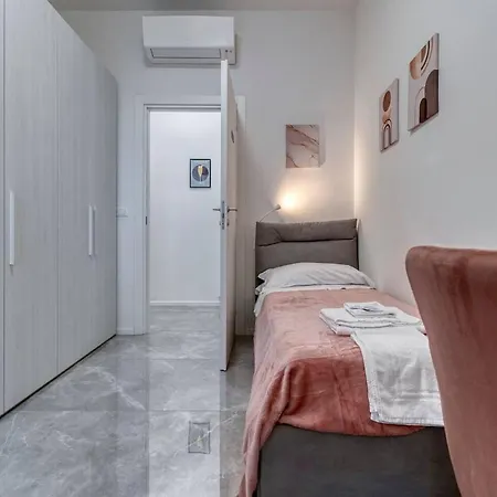 Free Parking Large X11 With 4 Bathrooms