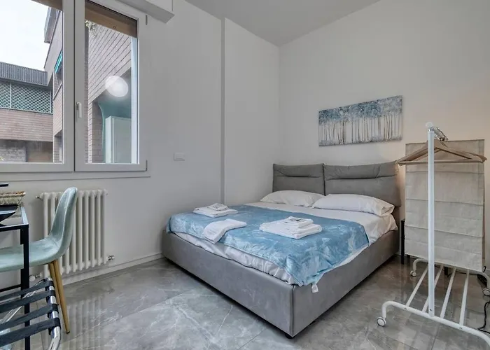 Free Parking Large X11 With 4 Bathrooms *