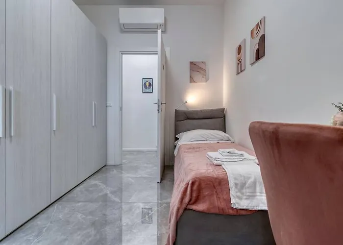 Free Parking Large X11 With 4 Bathrooms