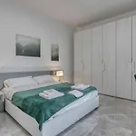 Free Parking Large X11 With 4 Bathrooms