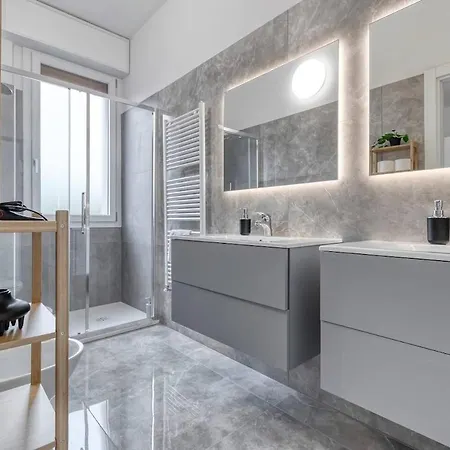 Free Parking Large X11 With 4 Bathrooms Apartament