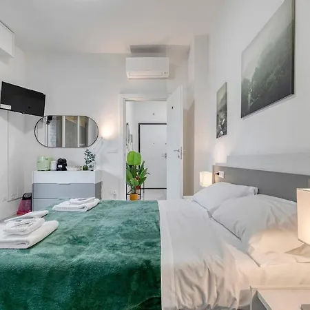 Free Parking Large X11 With 4 Bathrooms Apartament