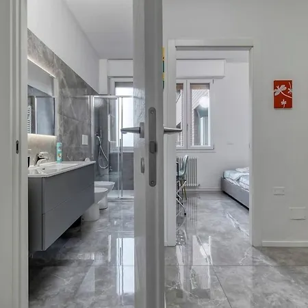 Free Parking Large X11 With 4 Bathrooms بولونيا