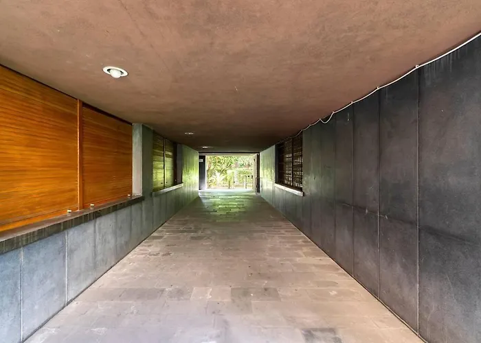 Free Parking Large X11 With 4 Bathrooms *